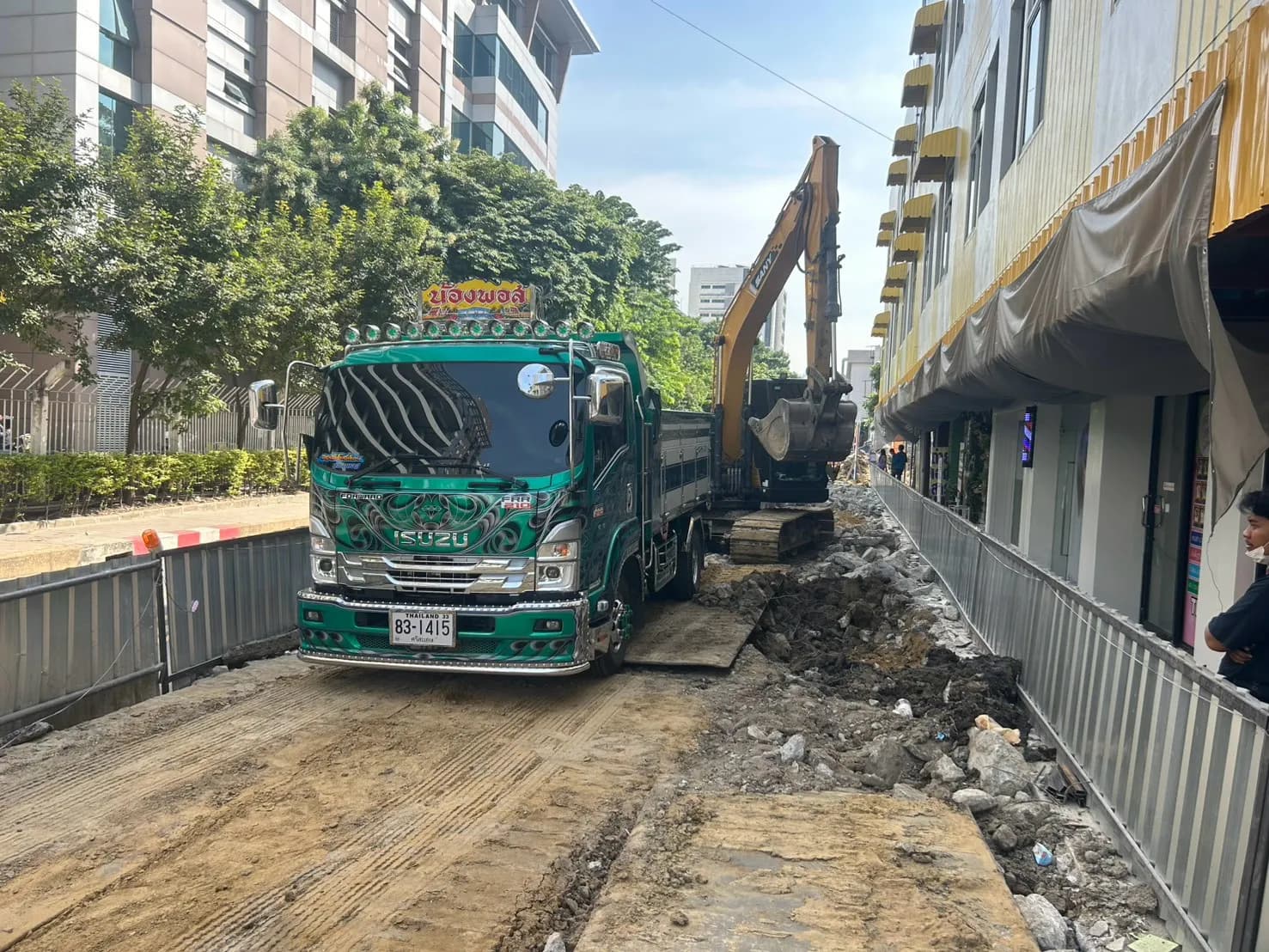 งานรื้อถอนและขนเศษวัสดุในเขตอาคาร_ปทุมธานี