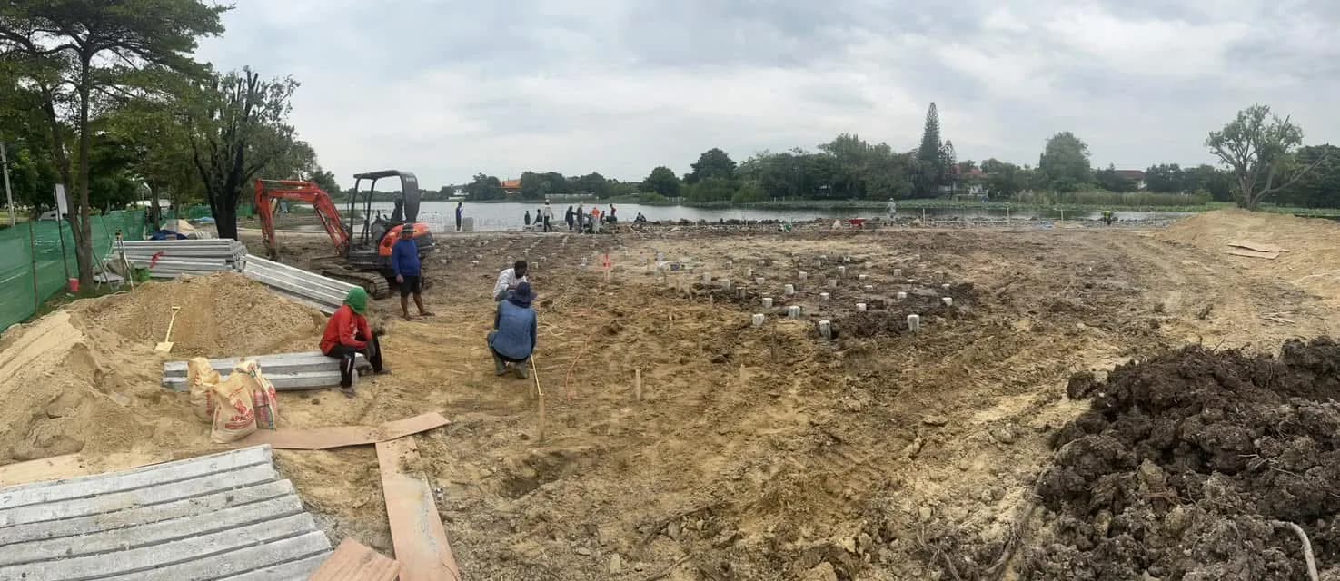 งานก่อสร้างฐานรากในขั้นตอนตอกเสาเข็มสั้น_ปทุมธานี