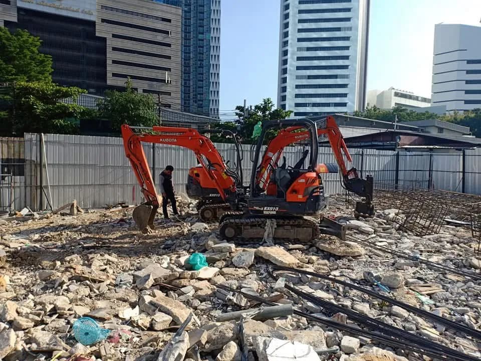 ทุบและรื้อถอนโครงสร้างอาคาร-แม็คโครเล็ก_ปทุมธานี