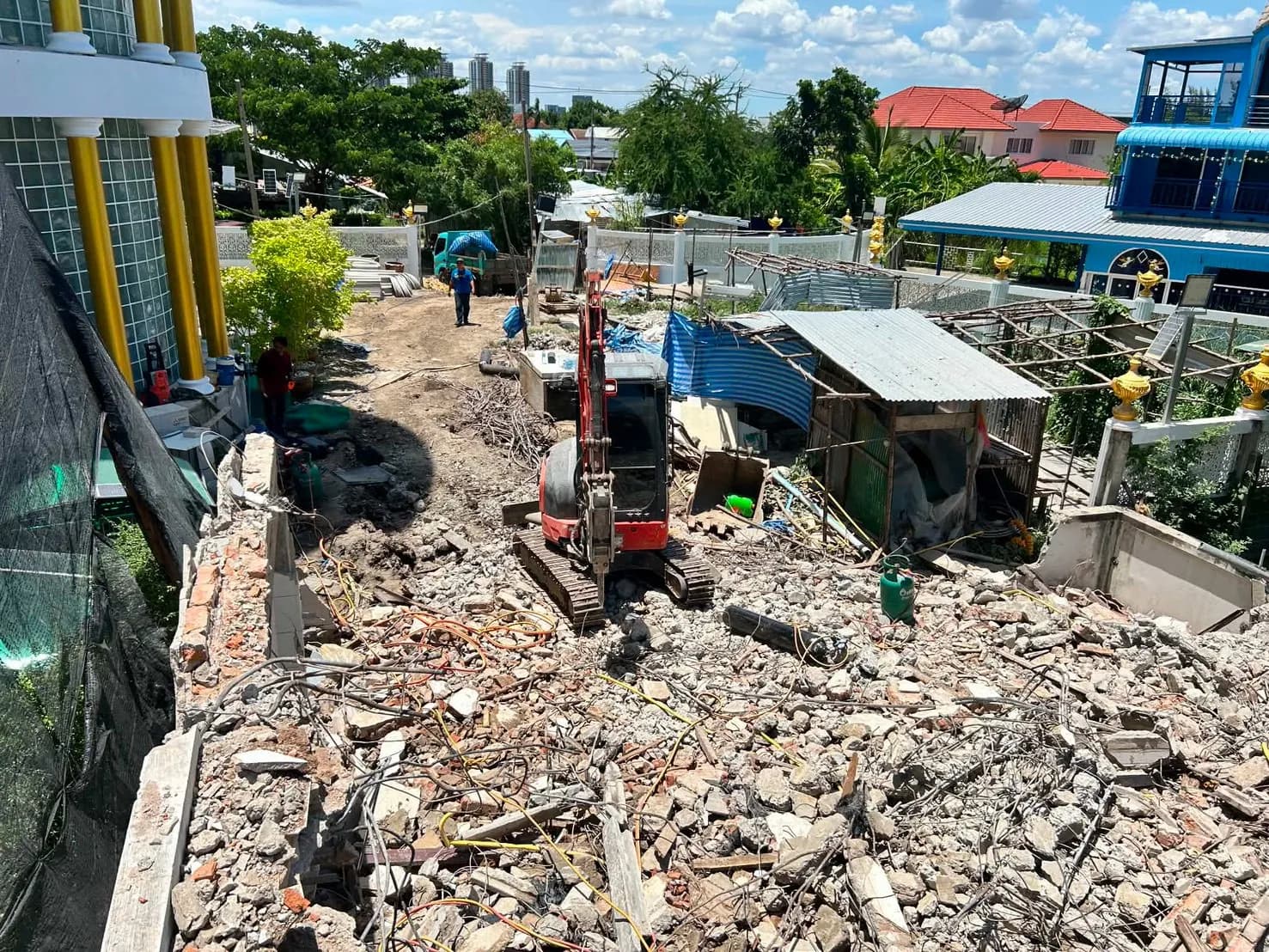 ทุบ-รื้อถอนอาคารเก่า-พร้อมขนทิ้งและปรับพื้นที่_ปทุมธานี